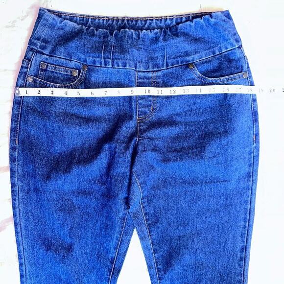 NWOT Women’s Size 8 Chadwicks Pull On Medium Blue Denim Jeans - Picture 6 of 8